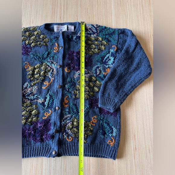 RARE! Vintage Hand Knit Cardigan - Picture 4 of 7